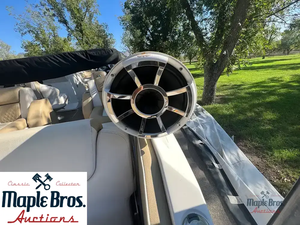 2017 Scarab 255 SE Platinum