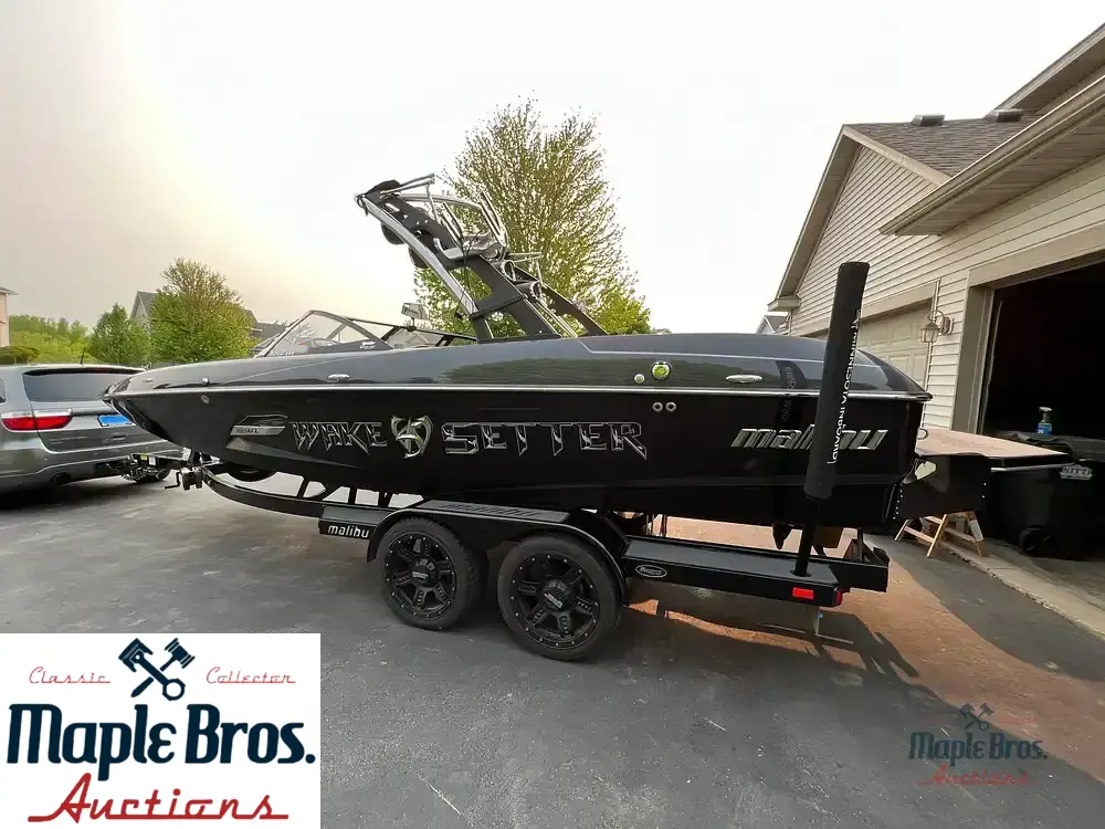 2013 Malibu Wakesetter 22 MXZ