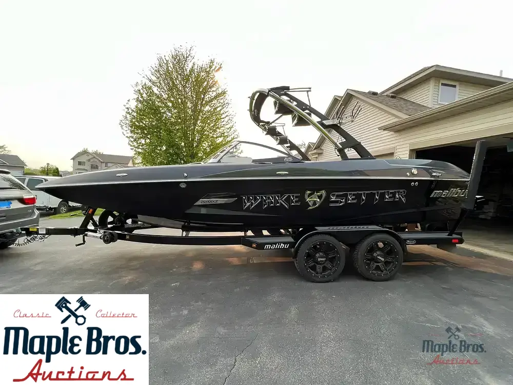2013 Malibu Wakesetter 22 MXZ