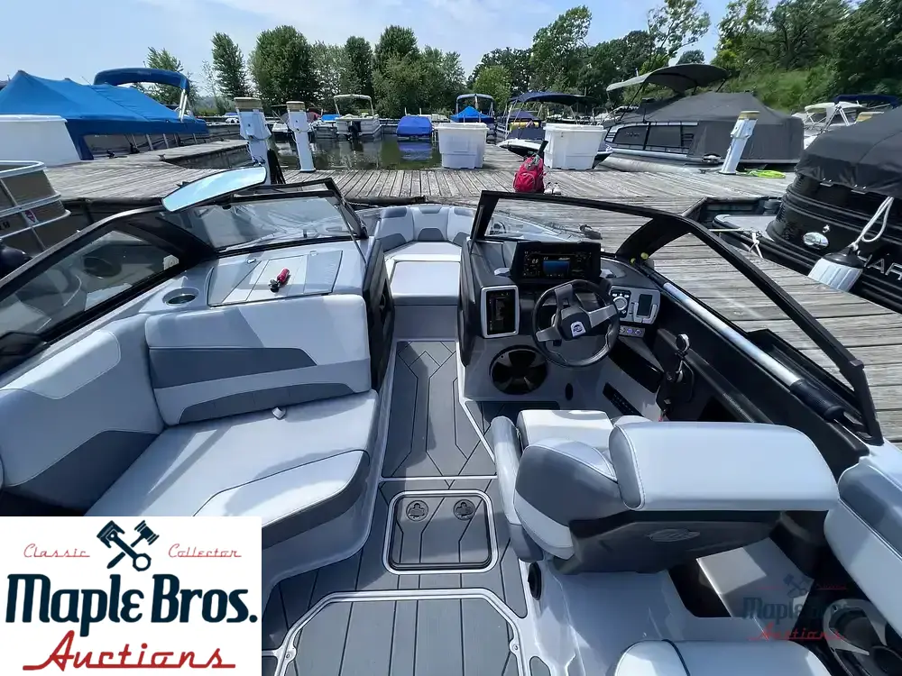 2021 Malibu 22 LSV