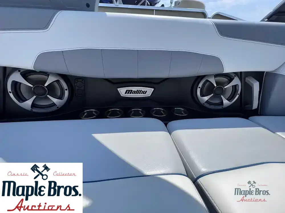 2021 Malibu 22 LSV