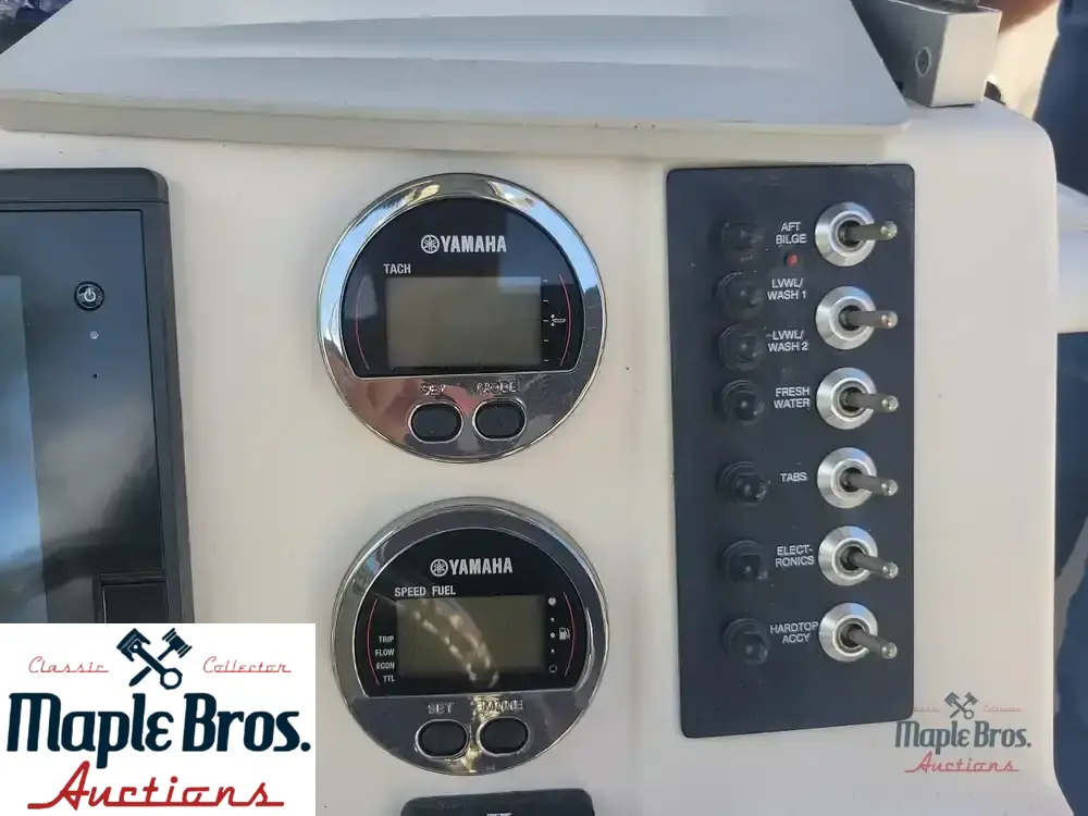 2017 Robalo R222