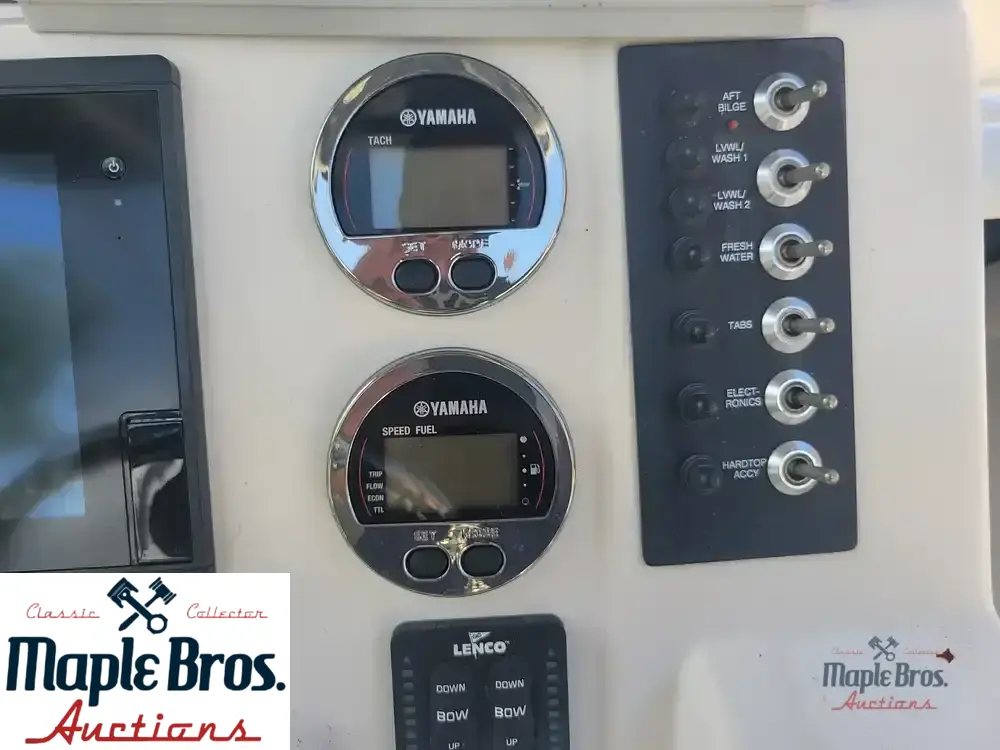 2017 Robalo R222