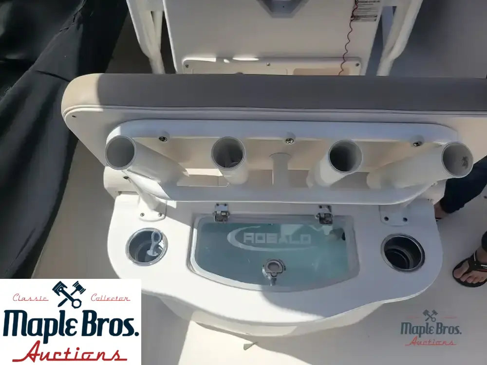 2017 Robalo R222