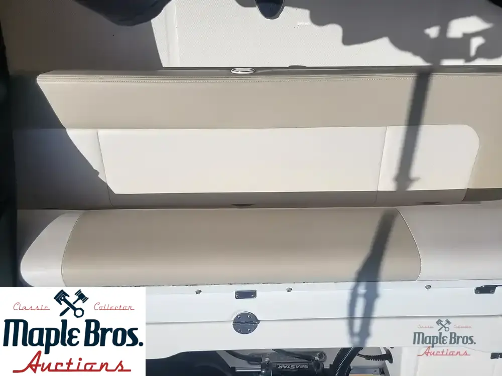 2017 Robalo R222