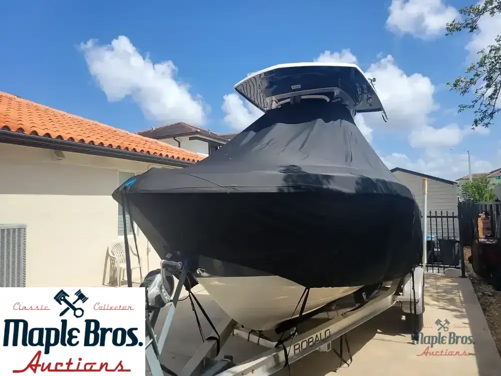 2017 Robalo R222