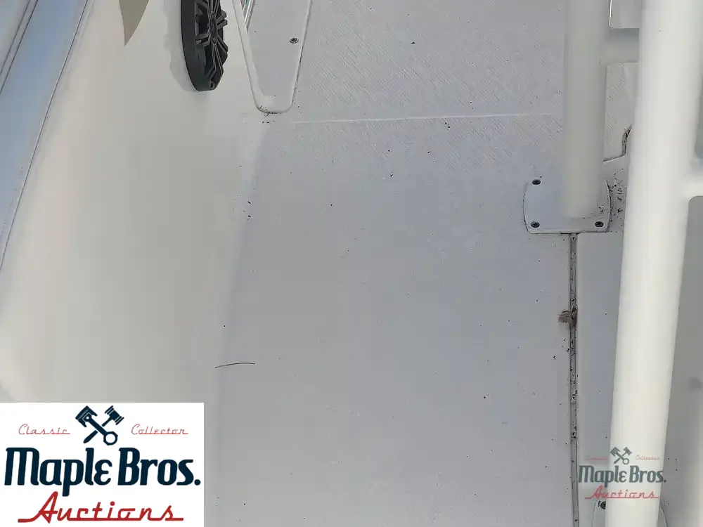 2017 Robalo R222