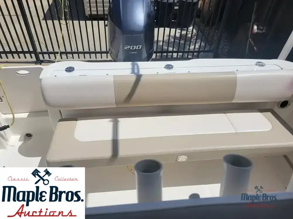2017 Robalo R222