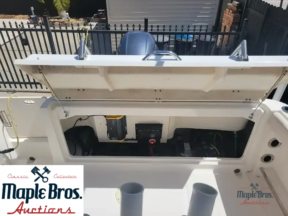 2017 Robalo R222