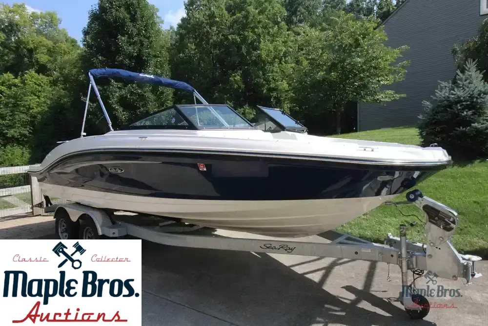 2021 Sea Ray SPX 210