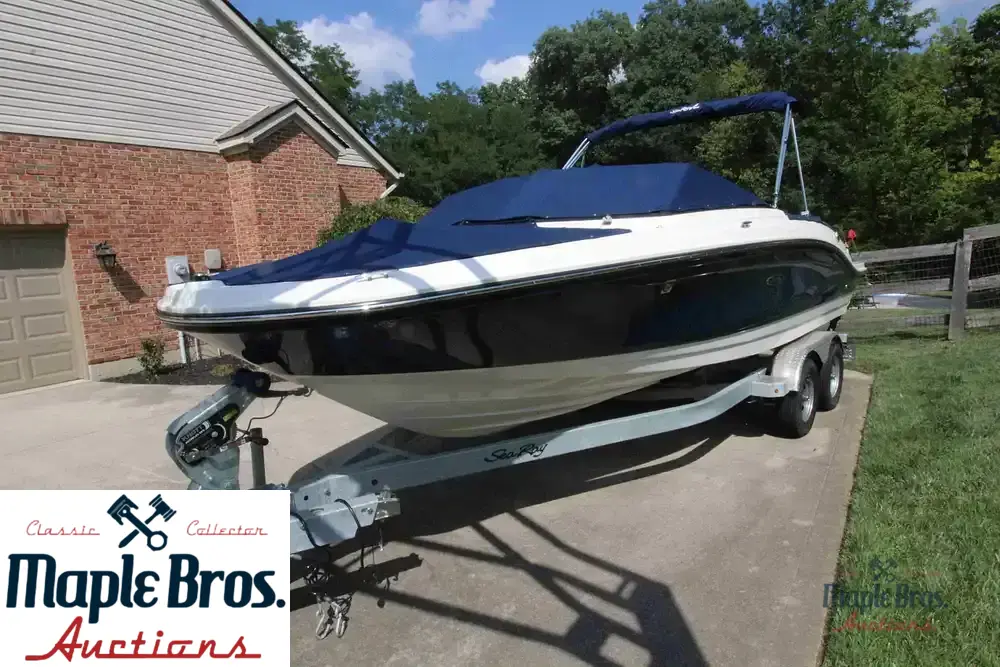 2021 Sea Ray SPX 210