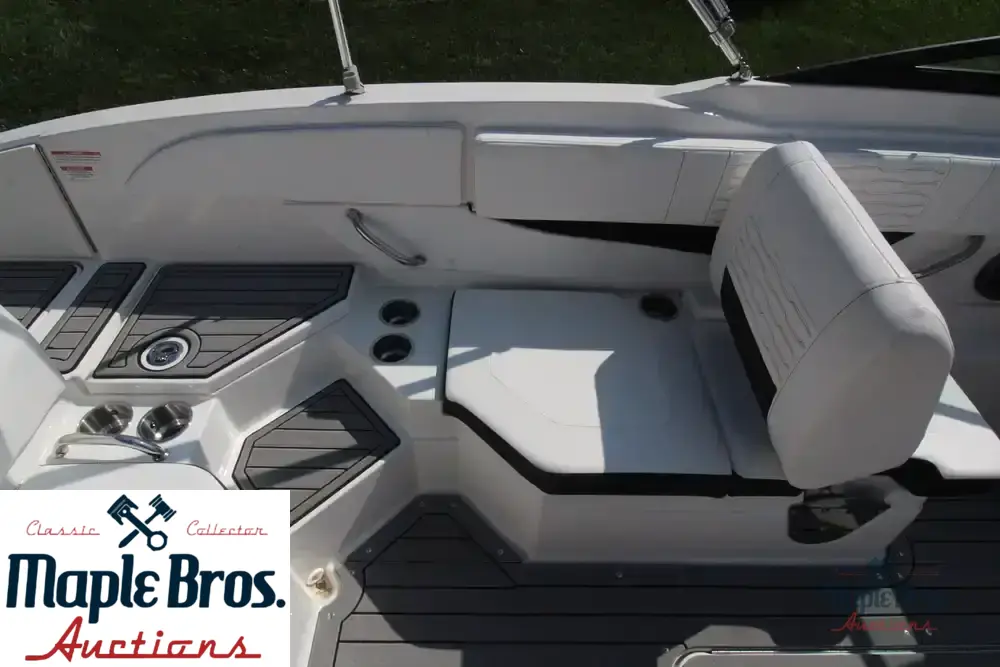 2021 Sea Ray SPX 210