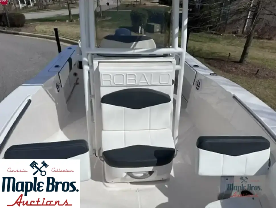 2022 Robalo R200