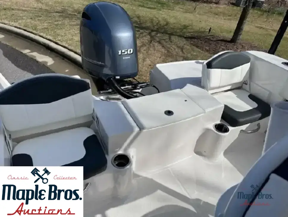 2022 Robalo R200