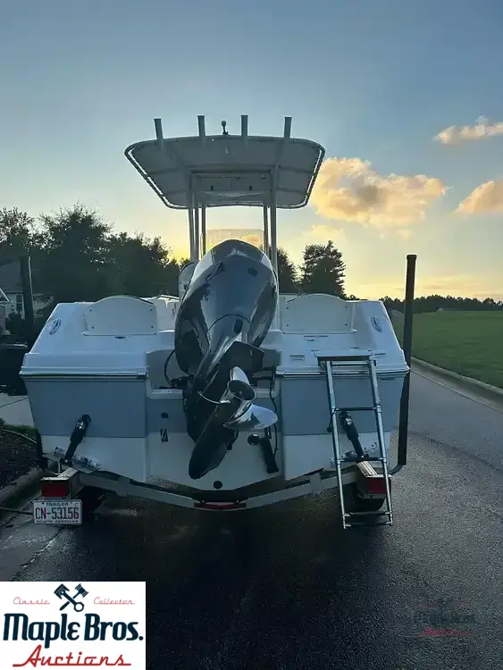 2022 Robalo R200