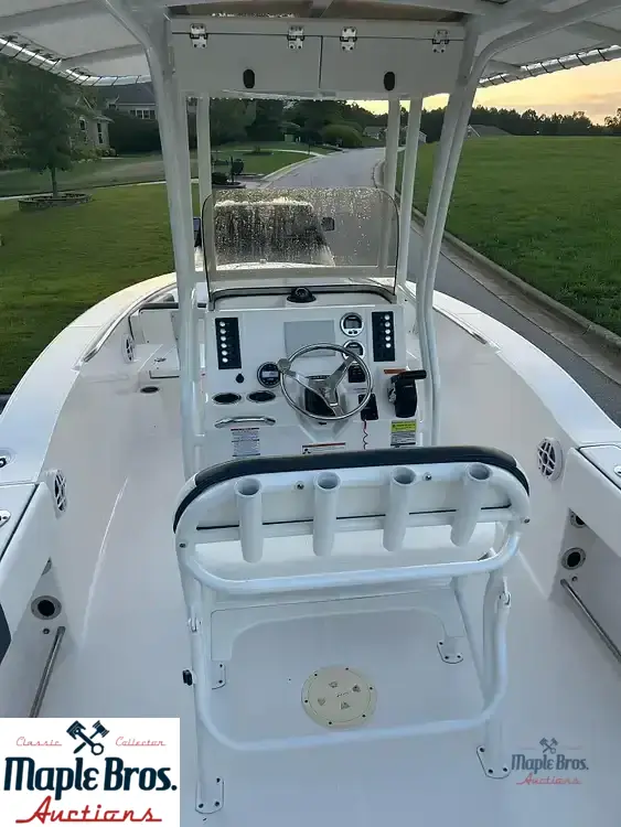 2022 Robalo R200
