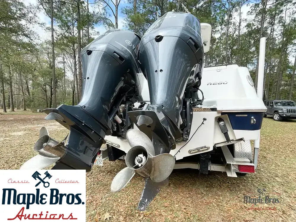 2013 Robalo R260