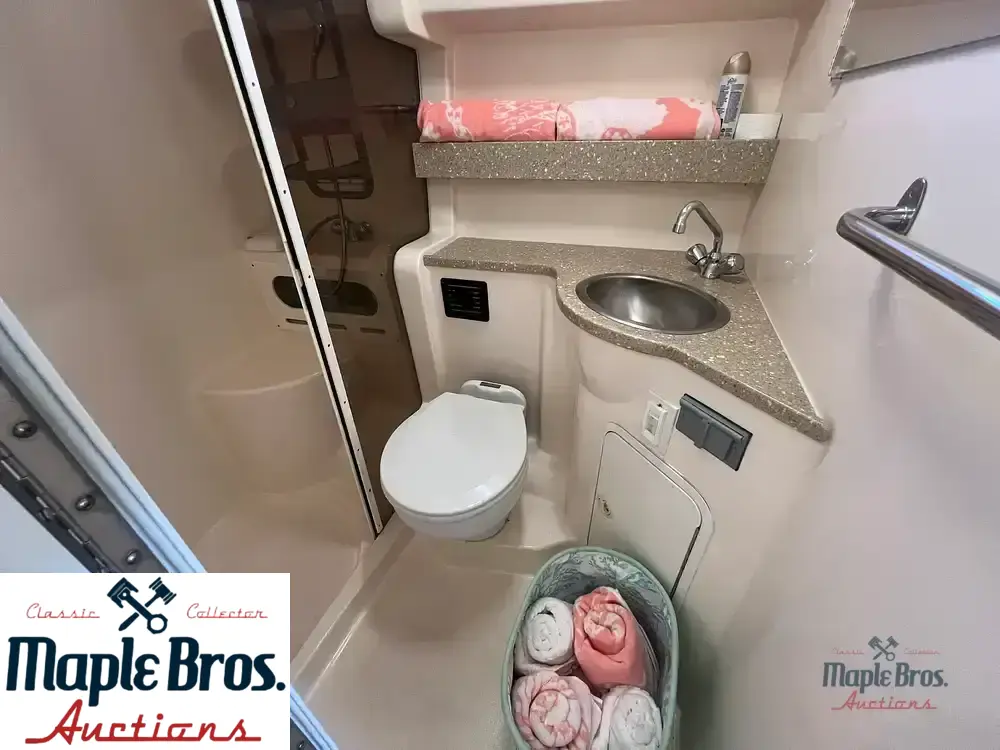 2005 Rinker 342 Fiesta Vee