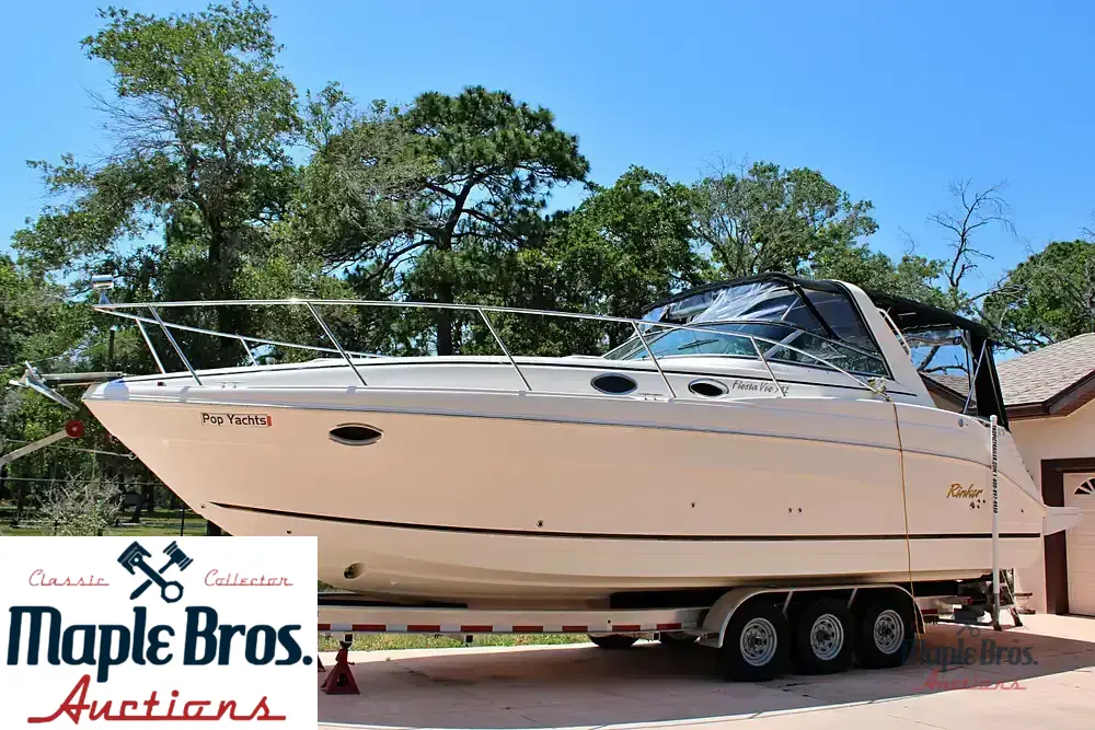 2005 Rinker 342 Fiesta Vee