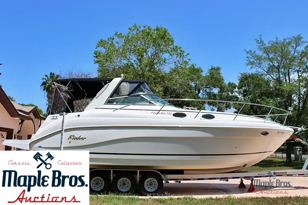 2005 Rinker 342 Fiesta Vee