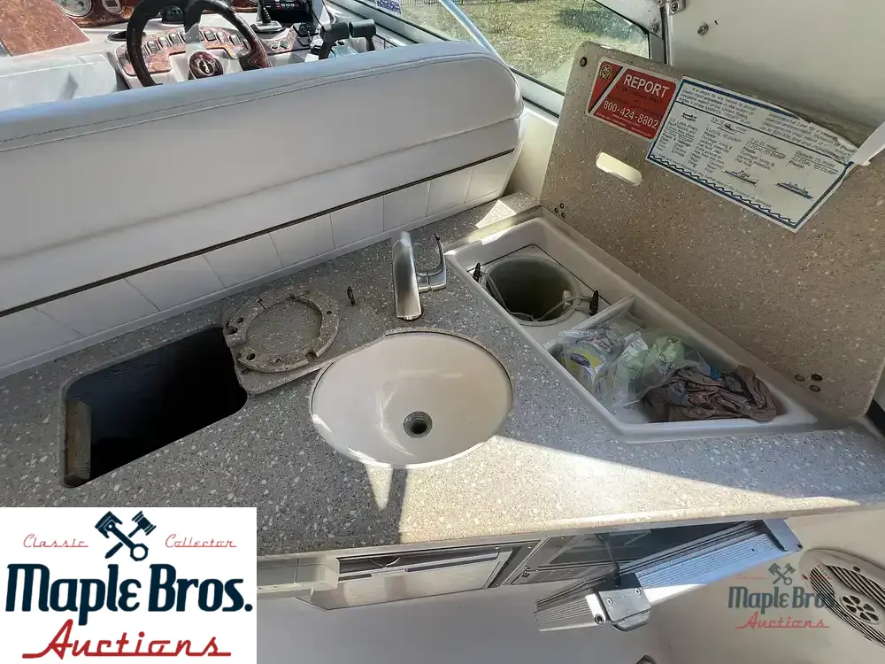 2005 Rinker 342 Fiesta Vee