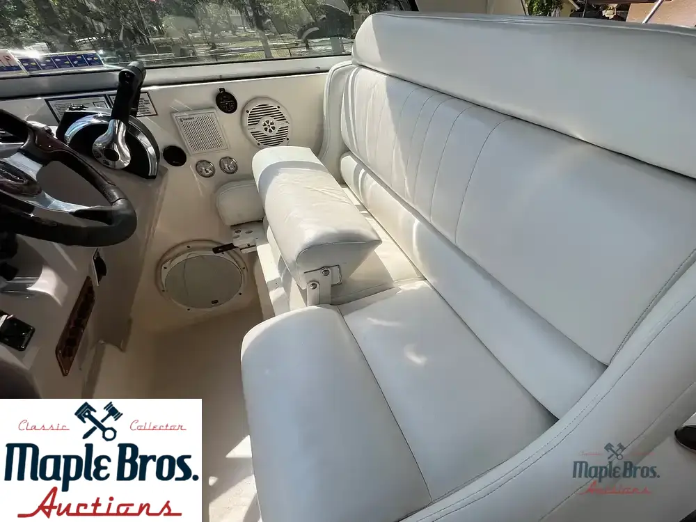 2005 Rinker 342 Fiesta Vee