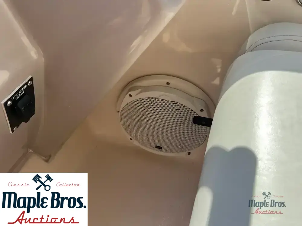 2005 Rinker 342 Fiesta Vee