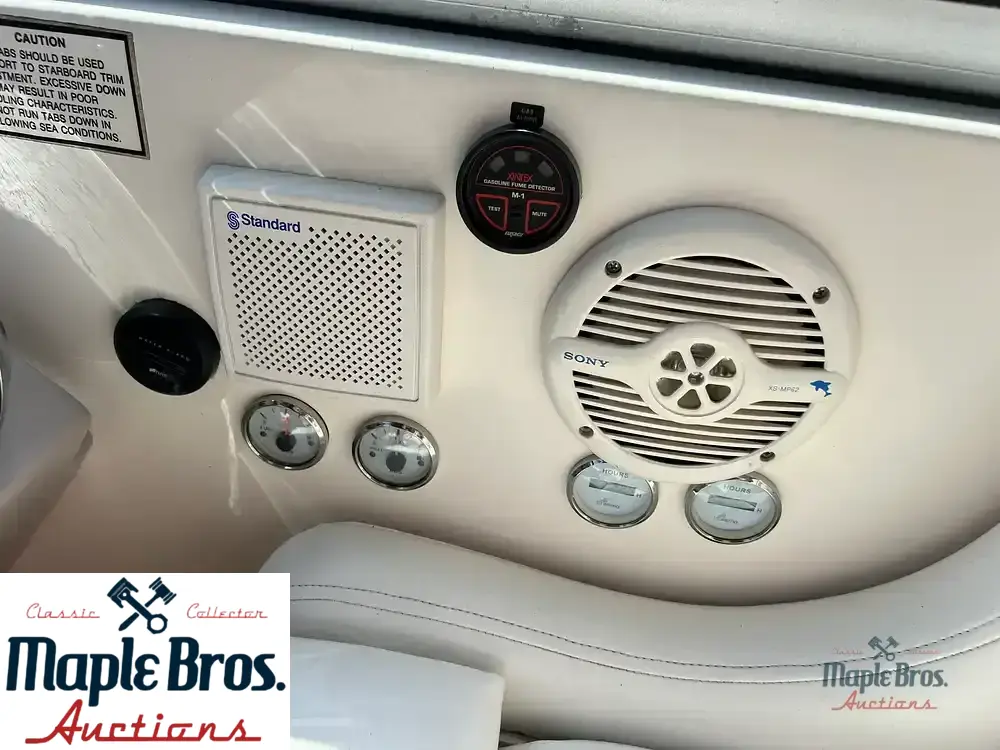 2005 Rinker 342 Fiesta Vee