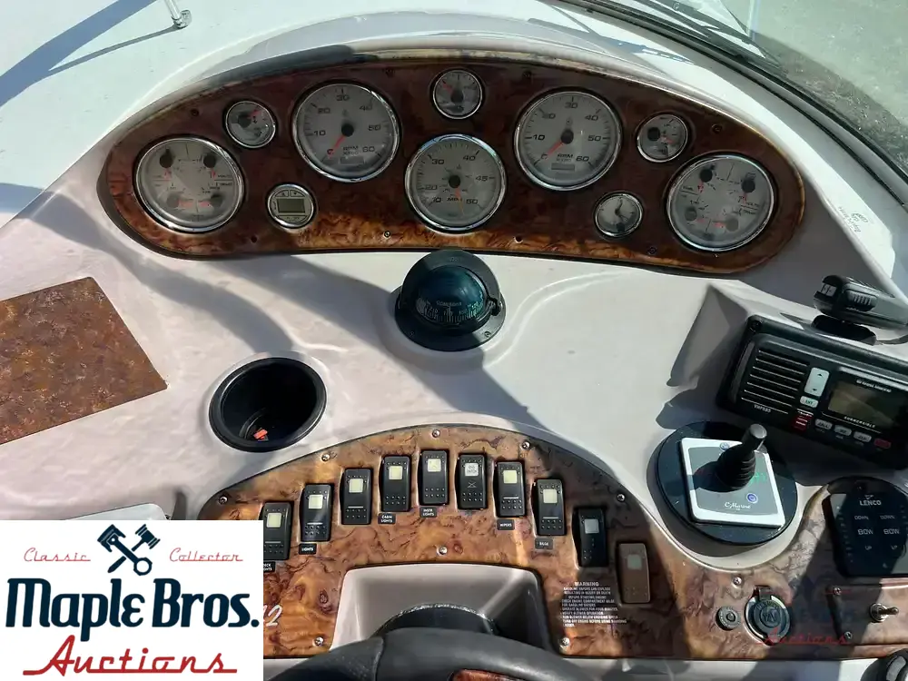 2005 Rinker 342 Fiesta Vee