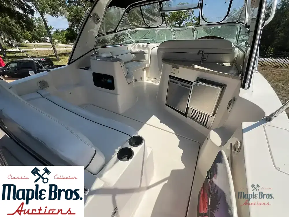 2005 Rinker 342 Fiesta Vee
