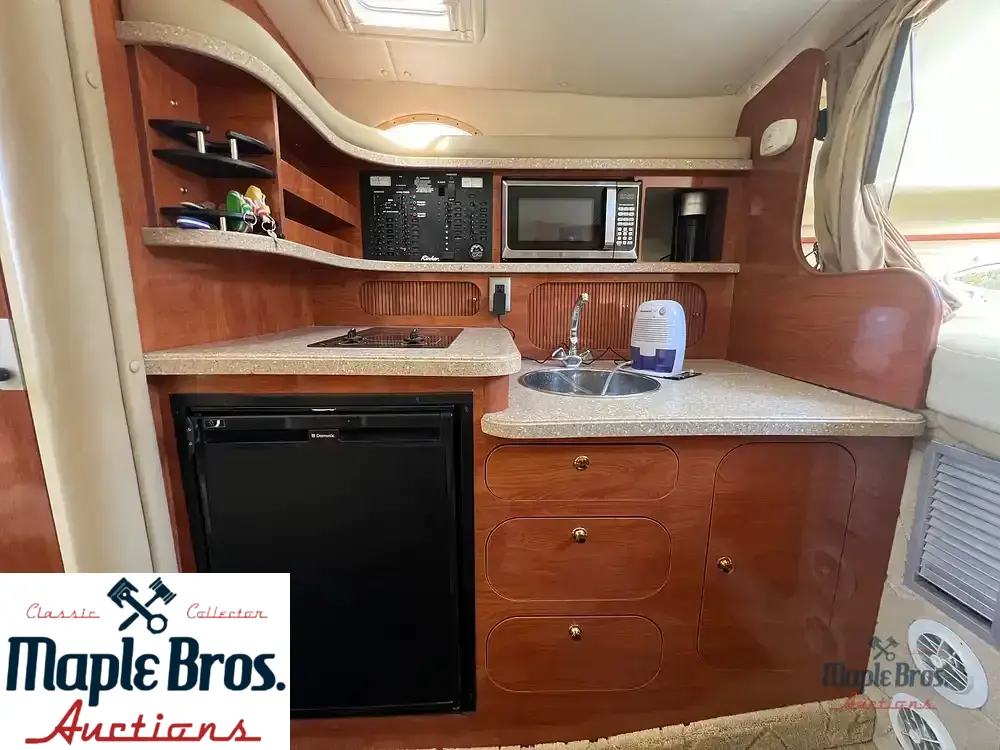 2005 Rinker 342 Fiesta Vee