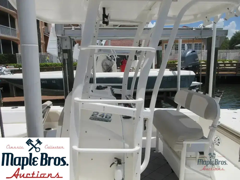 2018 Robalo 246 Cayman SD