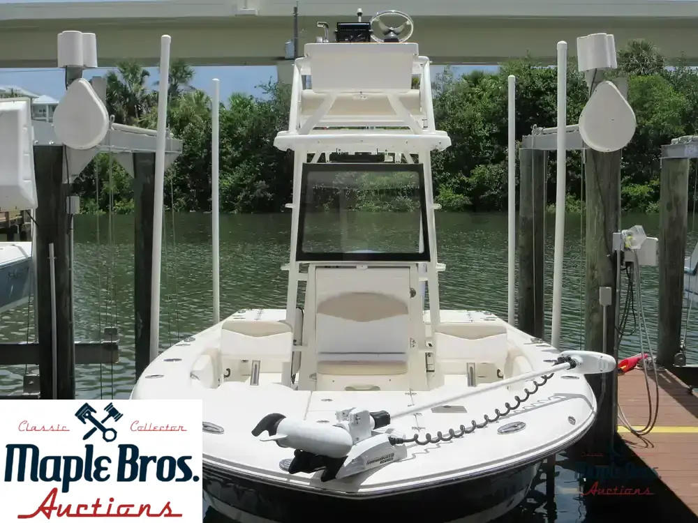 2018 Robalo 246 Cayman SD