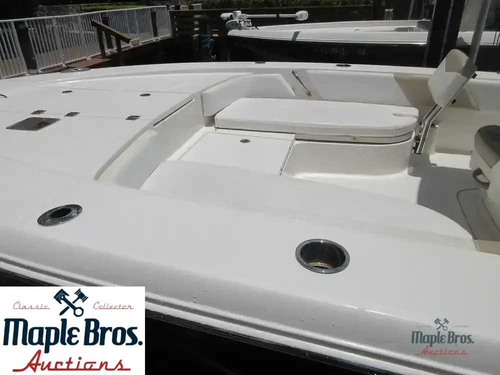 2018 Robalo 246 Cayman SD