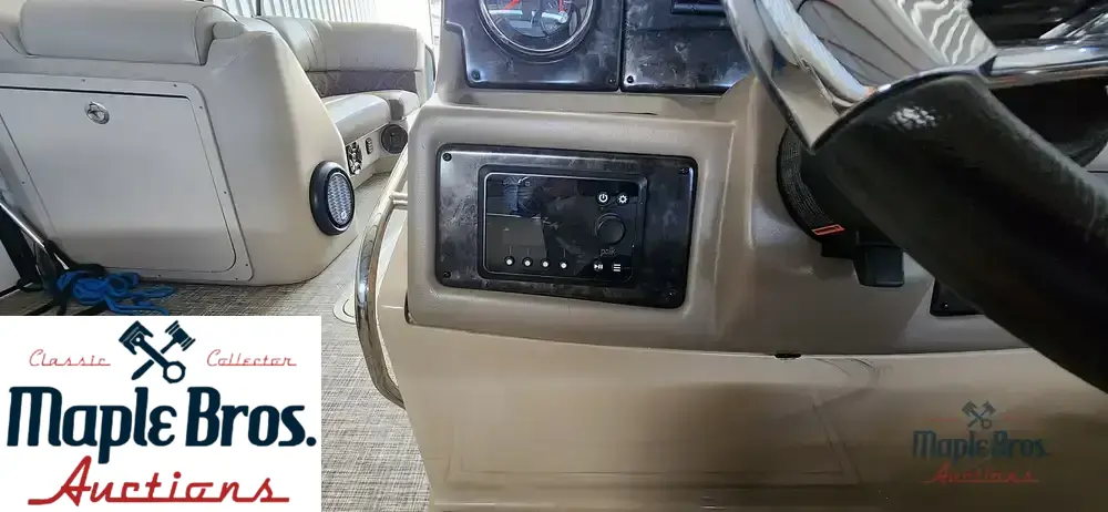 2021 SunCatcher Elite 322C Saltwater Series