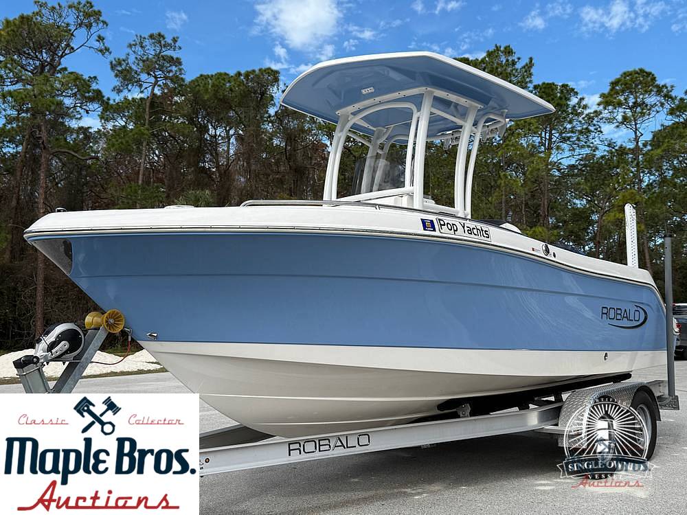 2023 Robalo R222 Explorer