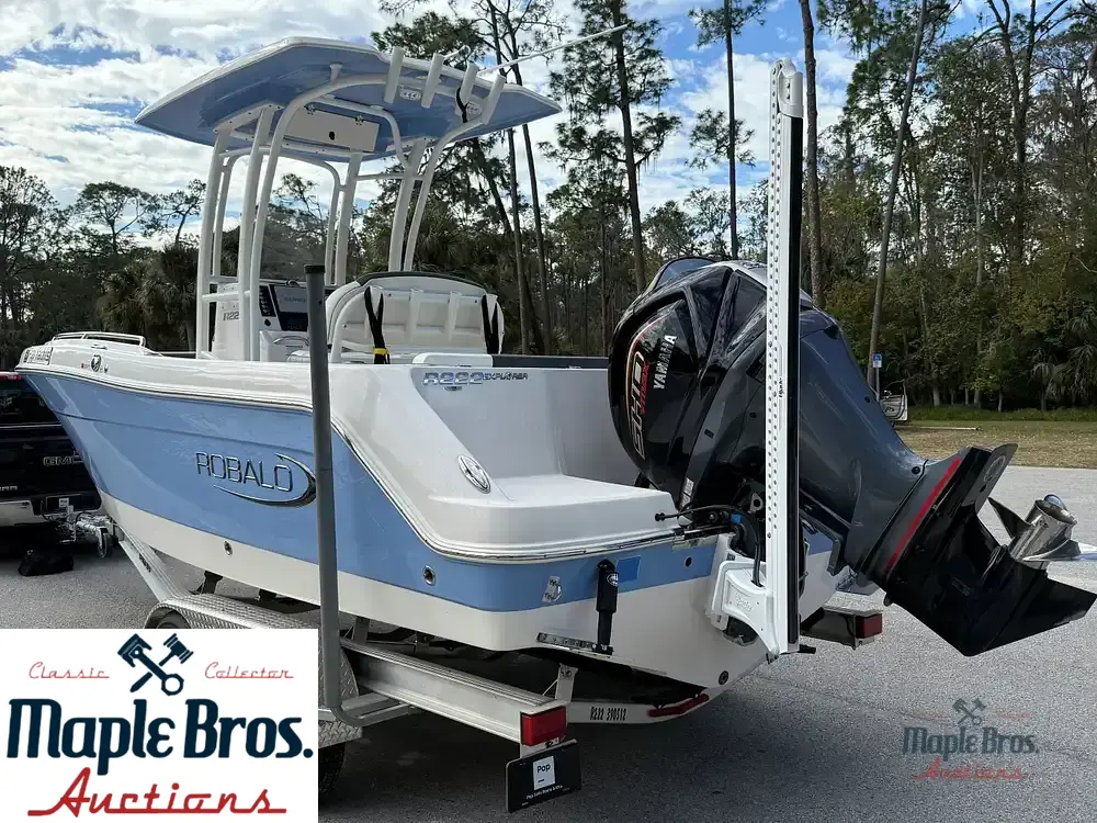 2023 Robalo R222 Explorer