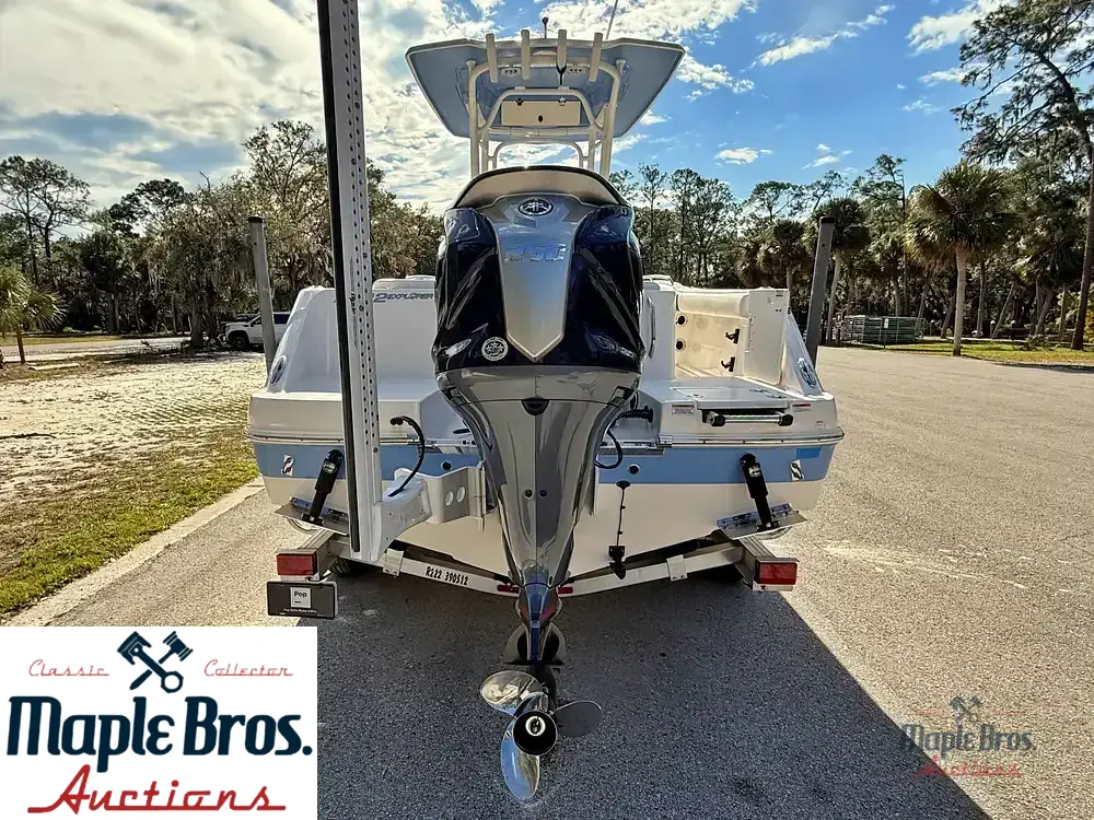 2023 Robalo R222 Explorer