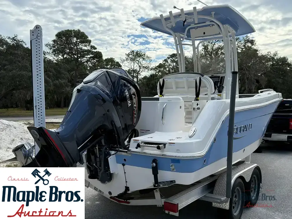 2023 Robalo R222 Explorer