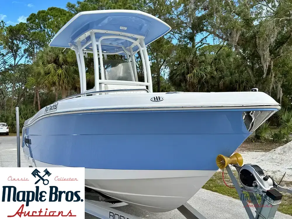 2023 Robalo R222 Explorer