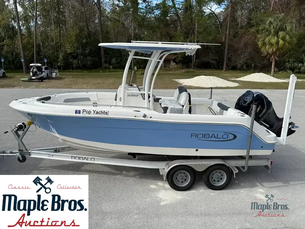 2023 Robalo R222 Explorer