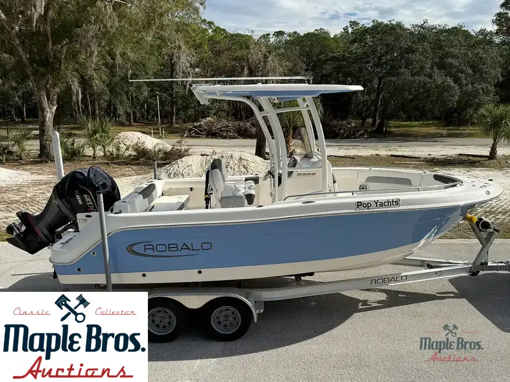 2023 Robalo R222 Explorer