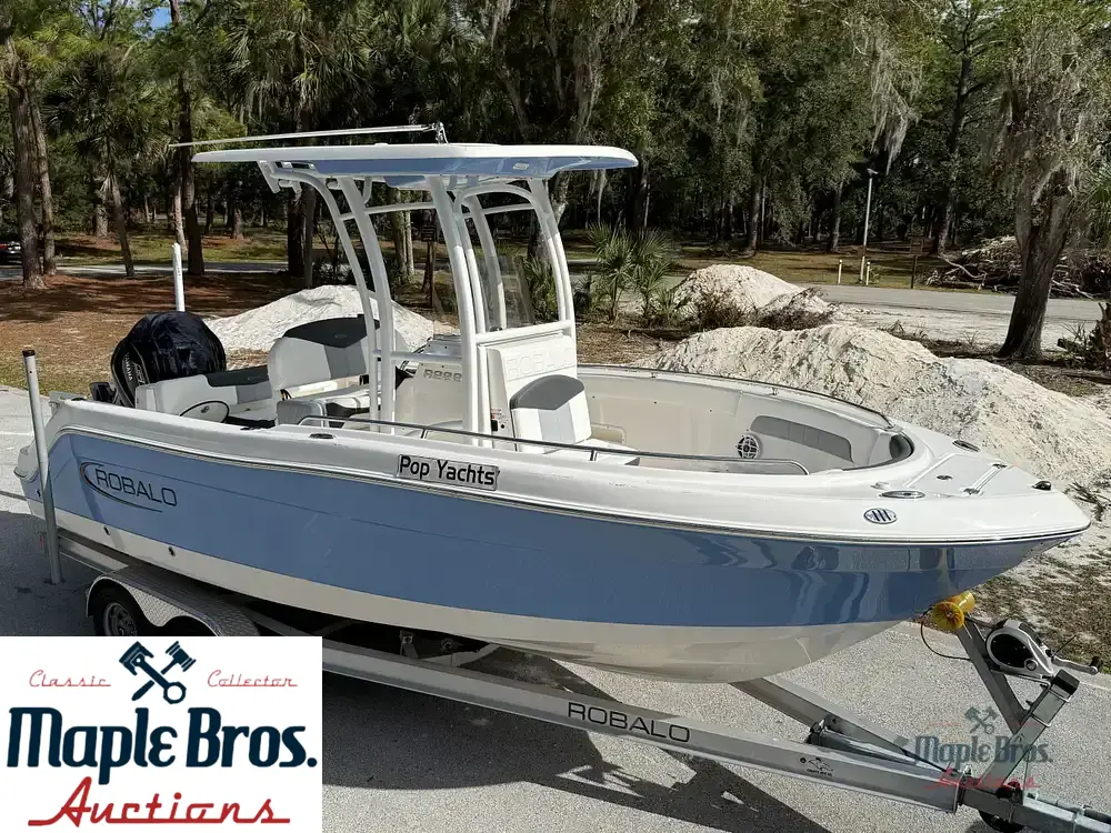 2023 Robalo R222 Explorer