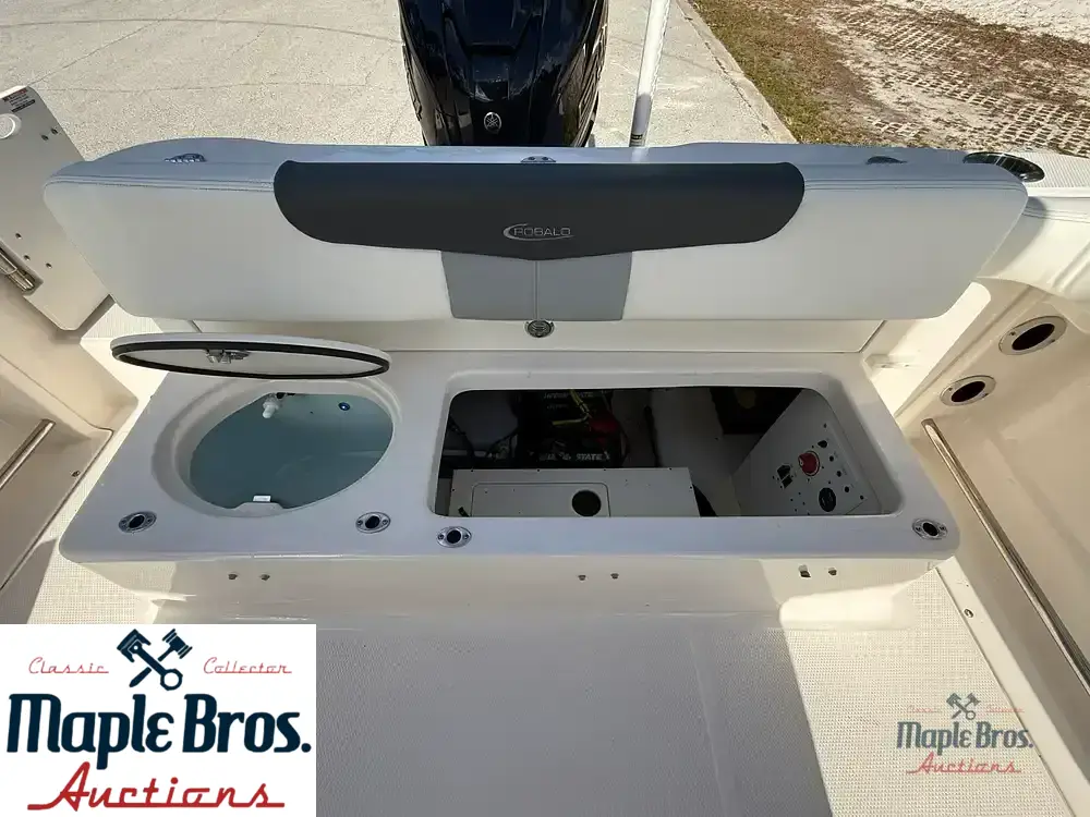2023 Robalo R222 Explorer