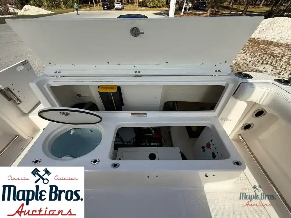 2023 Robalo R222 Explorer