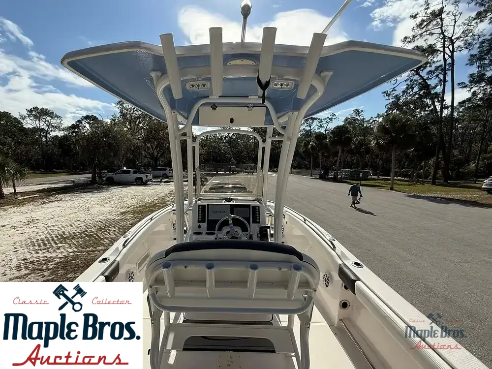 2023 Robalo R222 Explorer