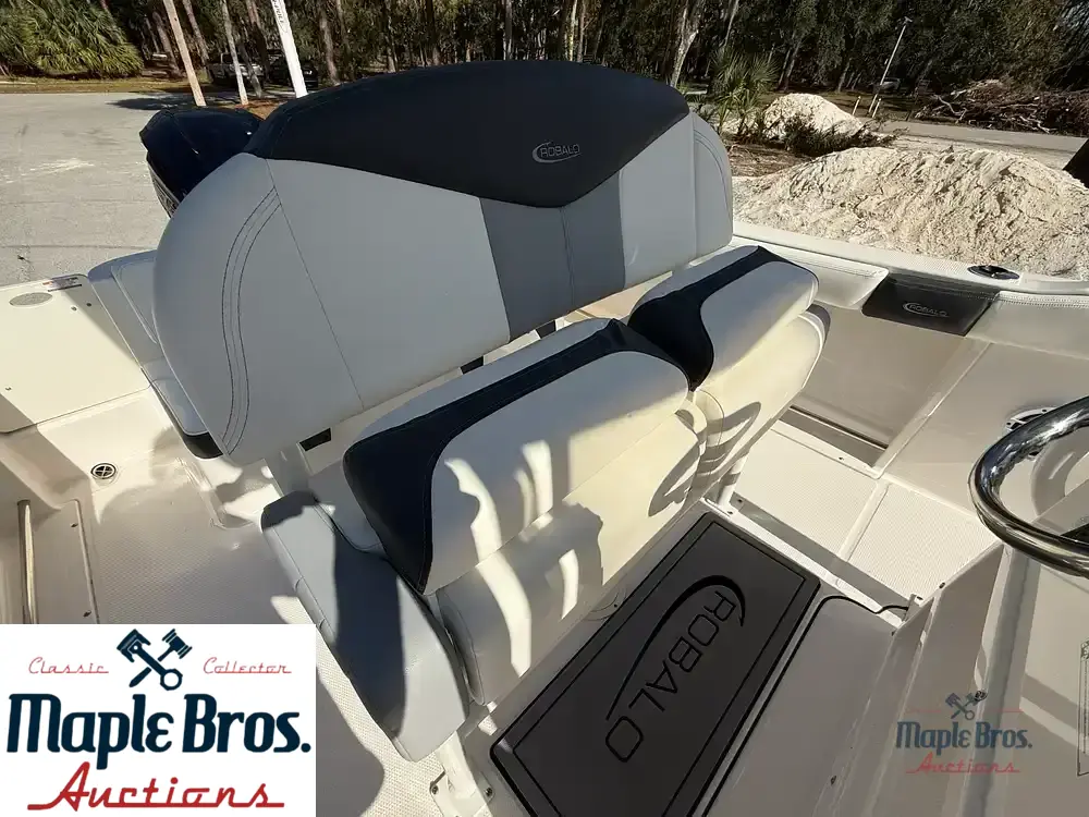 2023 Robalo R222 Explorer