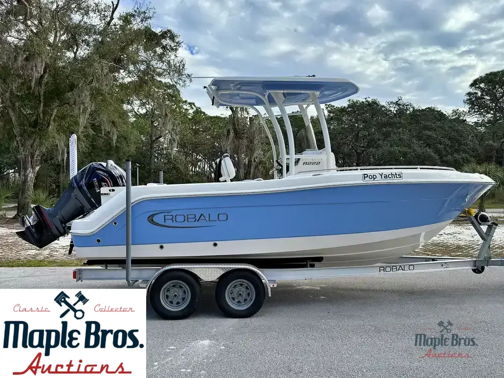 2023 Robalo R222 Explorer