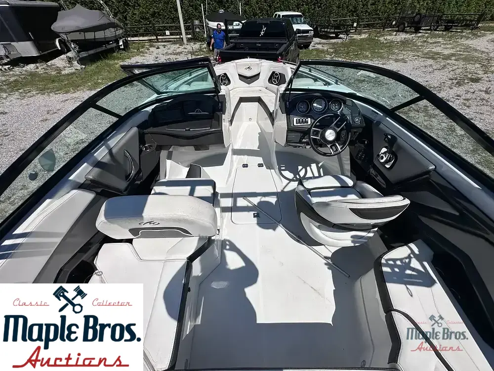 2017 Monterey 238 SS Surf