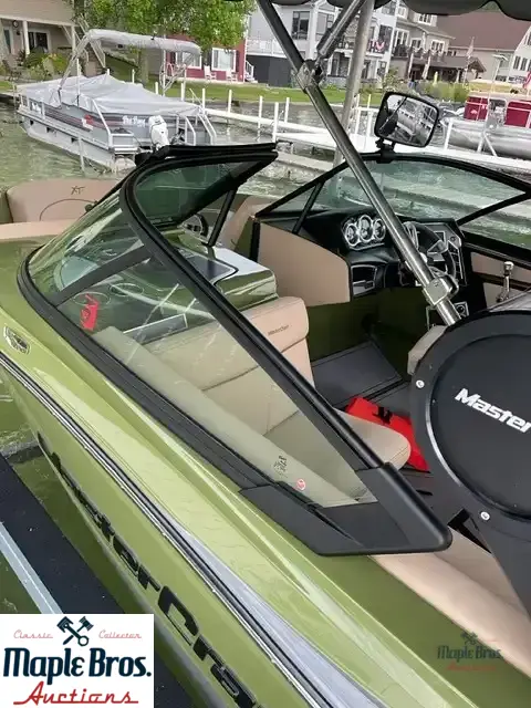2022 Mastercraft XT21